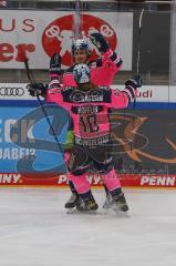 Penny DEL - Eishockey - Saison 2021/22 - ERC Ingolstadt - Nürnberg Ice Tigers - Der 5:0 Führungstreffer durch Louis-Marc Aubry (#11 ERCI) - Mirko Höflin (#10 ERCI) -  - jubel -  Foto: Jürgen Meyer