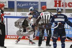 Im Bild: Colton Jobke (#7 ERCI) und Alex Friesen (Bremerhaven) im Zweikampf - Niklas Hübner (#8 ERCI) und Dominik Uher (Bremerhaven) schauen zu

