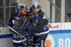 Penny DEL - Eishockey - Saison 2021/22 - ERC Ingolstadt - EHC Red Bull München -  Der 1:1 Ausgleichstreffer durch Chris Bourque (#77 ERCI) - Louis-Marc Aubry (#11 ERCI) -  - jubel - Wayne Simpson (#21 ERCI) - Foto: Jürgen Meyer