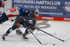 Penny DEL - Eishockey - Saison 2021/22 - ERC Ingolstadt - Adler Mannheim -  Wojciech Stachowiak (#19 ERCI) - David Wolf (#89 Mannheim) - Foto: Meyer Jürgen