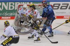 DEL - Eishockey - Saison 2020/21 - ERC Ingolstadt - Krefeld Pinguine - Nikita Quapp Torwart (#3 Krefeld) - Wayne Simpson (#21 ERCI) - Tom-Eric Bappert (77 Krefeld) - Foto: Jürgen Meyer