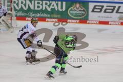 DEL - Eishockey - Saison 2020/21 - ERC Ingolstadt - Eisbären Berlin - David Elsner (#61 ERCI) mit einem Schlagschuss - Foto: Jürgen Meyer