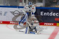 DEL - Vorbereitungsspiel - Saison 2021/22 - ERC Ingolstadt - Rytiri Kladno - Kevin Reich Torwart (#35 ERCI) - beim warm machen - Karri Rämö Torwart (#31 ERCI) - Foto: Jürgen Meyer