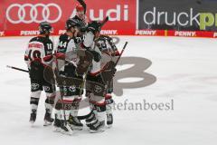 Penny DEL - Eishockey - Saison 2021/22 - ERC Ingolstadt - Kölner Haie - Der 1:2 Führungstreffer durch Marcel Barinka (#71 Köln) - Jon Matsumoto (#10 Köln) - Alex Roach (#44 Köln) -  -  Foto: Stefan Bösl