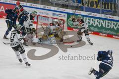 Penny DEL - Eishockey - Saison 2021/22 - ERC Ingolstadt - Krefeld Pinguine - Der 2:0 Führungstreffer durch Wayne Simpson (#21 ERCI) - Nikita Quapp Torwart (#31 Krefeld) - Philipp Mass (#83 Krefeld) - Patrik Hersley (#26 Krefeld) -  jubel - Foto: Jürgen Me