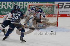 Penny DEL - Eishockey - Saison 2021/22 - ERC Ingolstadt - Adler Mannheim - Felix Brückmann Torwart (#90 Mannheim) - Daniel Pietta (#86 ERCI) - Sinan Akdag (#7 Mannheim) -  Foto: Meyer Jürgen