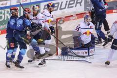 DEL - ERC Ingolstadt - EHC Red Bull München - Tor Ausgleich Puck 1:1 durch Ryan Kuffner (12 - ERC) mit Wayne Simpson (21 ERC) Maximilian Kastner (Nr.93 - EHC Red Bull München) Jubel Zach Redmond (Nr.44 - EHC Red Bull München), Danny aus den Birken (Nr.33 