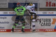 DEL - Eishockey - Saison 2020/21 - ERC Ingolstadt - Eisbären Berlin - Simon Schütz (#97 ERCI) - Parker Tuomie (#10 Berlin) - Foto: Jürgen Meyer