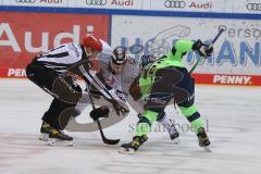 DEL - Eishockey - Saison 2020/21 - ERC Ingolstadt - Nürnberg Ice Tigers  - Daniel Pietta (#86 ERCI) beim Bully - Luke Adam (#90 Nürnberg) - Foto: Jürgen Meyer