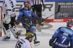 DEL - Eishockey - Saison 2020/21 - ERC Ingolstadt - Krefeld Pinguine - Der 2:1 Führungstreffer durch Daniel Pietta (#86 ERCI) - Nikita Quapp Torwart (#3 Krefeld) - jubel - Foto: Jürgen Meyer