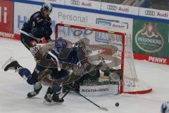 Penny DEL - Eishockey - Saison 2021/22 - ERC Ingolstadt - Augsburger Panther -  Louis-Marc Aubry (#11 ERCI) - Markus Keller Torwart (#35 Augsburg) - Niklas Länger (#65 Augsburg) - Foto: Stefan Bösl