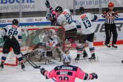 DEL - ERC Ingolstadt - Nürnberg Ice Tigers; Tor Jubel Treffer Samuel Soramies (28 - ERC) 1:0 Puck im Tor, Torwart Niklas Treutle (Nr.31 - Nürnberg Ice Tigers)Ryan Stoa (Nr.13 - Nürnberg Ice Tigers) Fabrizio Pilu (Nr.68 - Nürnberg Ice Tigers) Emil Quaas (2