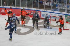 Penny DEL - Eishockey - Saison 2021/22 - ERC Ingolstadt - Grizzlys Wolfsburg - Der 0:1 Führungstreffer durch Dominik Bittner (#7 Wolfsburg) - Karri Rämö Torwart (#31 ERCI) - Fabio Wagner (#5 ERCI) - Tyler Gaudet (#58 Wolfsburg) - Mirko Höflin (#10 ERCI) -