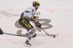 DEL - Eishockey - Saison 2020/21 - ERC Ingolstadt - Krefeld Pinguine - Lucas Lessio (#6 Krefeld) läut alleine auf das Tor zu - Foto: Jürgen Meyer