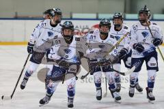 Im Bild: Tor für den ERC durch Celina Haider (#8 ERC Frauen) jubel mit Bernadette Karpf (#18 ERC Frauen) Sorsha Sabus (#14 ERC Frauen) Theresa Wagner (#21 ERC Frauen) Lena Düsterhöft (#27 ERC Frauen)
