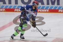 DEL - Eishockey - Saison 2020/21 - ERC Ingolstadt - Eisbären Berlin - Ben Marshall (#45 ERCI) beim warm machen  - Foto: Jürgen Meyer