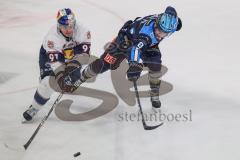 DEL; Playoffs; ERC Ingolstadt - EHC Redbull München; Krauß Philipp (8 ERC) McKenna Jeremy (91 RBM) Zweikampf