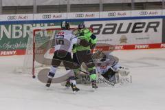 DEL - Eishockey - Saison 2020/21 - ERC Ingolstadt - Nürnberg Ice Tigers  - Justin Feser (#71 ERCI) - Niklas Treutle Torwart (#31 Nürnberg) - Foto: Jürgen Meyer