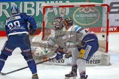 Penny DEL - Eishockey - Saison 2021/22 - ERC Ingolstadt - Eisbären Berlin -  Der 1:2 Anschlusstreffer durch Jerome Flaake (#90 ERCI) - Torwart Tobias Ancicka (Nr.45 - Eisbären Berlin) - jubel - Foto: Jürgen Meyer