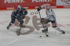 Penny DEL - Eishockey - Saison 2021/22 - ERC Ingolstadt - Schwenninger Wild Wings -  Louis Brune (#50 ERCI) - Colby Robak (#4 Schwenningen) - Foto: Jürgen Meyer