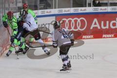 DEL - Eishockey - Saison 2020/21 - ERC Ingolstadt - Nürnberg Ice Tigers  - Mirko Höfflin (#10 ERCI) - Julius Karrer (#6 Nürnberg) - Foto: Jürgen Meyer