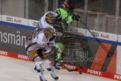 DEL - Eishockey - Saison 2020/21 - ERC Ingolstadt - Eisbären Berlin - Louis-Marc Aubry (#11 ERCI) - Leonhard Pföderl (#93 Berlin) - Foto: Jürgen Meyer