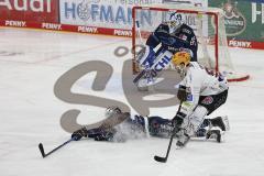 Im Bild: Kevin Reich Torwart (#35 ERCI) Colton Jobke (#7 ERCI) Miha Verlič (Bremerhaven)

