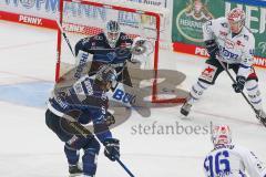 Penny DEL - Eishockey - Saison 2021/22 - ERC Ingolstadt - Schwenninger Wild Wings - Karri Rämö Torwart (#31 ERCI) - Fabio Wagner (#5 ERCI) - Tyson Spink (#96 Schwenningen) - Alexander Karachun (#47 Schwenningen) -  Foto: Jürgen Meyer