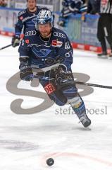 Penny DEL - Eishockey - Saison 2021/22 - ERC Ingolstadt - Grizzlys Wolfsburg - Ben Marshall (#45 ERCI) -  Foto: Jürgen Meyer