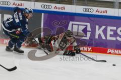 Penny DEL - Eishockey - Saison 2021/22 - ERC Ingolstadt - Kölner Haie - Wayne Simpson (#21 ERCI) - Maurice Edwards (#23 Köln) -  Foto: Stefan Bösl