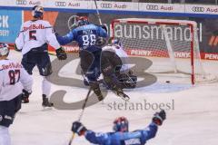 DEL - ERC Ingolstadt - EHC Red Bull München - Brandon DeFazio (24 ERC) erzielt das erlösende Tor zum 5:4, München scheidet aus. ERC Ingolstadt im Halbfinale, Tor Jubel