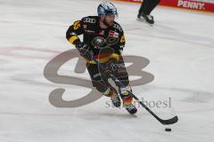 Penny DEL - Eishockey - Saison 2021/22 - ERC Ingolstadt - Fishtown Pinguin Bremerhaven -  Ben Marshall (#45 ERCI) - Foto: Jürgen Meyer