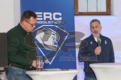 ERC Ingolstadt — Fantreffen -  Saison 2022/2023 - Mark French Cheftrainer rechts - Johannes Lnager Stadionsprecher links - - Foto: Markus Banai