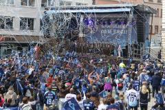 ERC Ingolstadt - Vizemeisterschaftsfeier am Rathausplatz - Saison 2022/2023 - Die Frauenmannschaft auf der Bühne - Fans - Foto: Meyer Jürgen