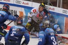 DEL - Eishockey - Saison 2020/21 - ERC Ingolstadt - Krefeld Pinguine - Filips Buncis (#14 Krefeld) - Ben Marshall (#45 ERCI) - check an die Bande  -Foto: Jürgen Meyer