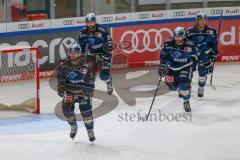 Penny DEL - Eishockey - Saison 2021/22 - ERC Ingolstadt - Red Bull München - Der 1:3 Anschlusstreffer durch Justin Feser (#71 ERCI) - jubel  -  Emil Quaas (#20 ERCI) - Leon Hüttl (#25 ERCI) - Brandon Defazio (#24 ERCI) - Frederik Storm (#9 ERCI) - Foto: J