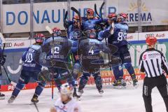 DEL - ERC Ingolstadt - EHC Red Bull München - Brandon DeFazio (24 ERC) erzielt das erlösende Tor zum 5:4, München scheidet aus. ERC Ingolstadt im Halbfinale, Tor Jubel