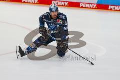 Penny DEL - Eishockey - Saison 2021/22 - ERC Ingolstadt - Schwenninger Wild Wings -  Fabio Wagner (#5 ERCI) vor dem Spiel - Foto: Jürgen Meyer