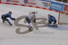 DEL - Eishockey - Saison 2020/21 - ERC Ingolstadt - EHC Red Bull München - Der 0:2 Treffer durch Schütz Justin (#12 München) - Michael Garteig Torwart (#34 ERCI) - Wayne Simpson (#21 ERCI) - Foto: Jürgen Meyer