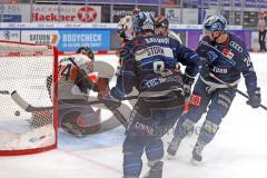 Penny DEL - Eishockey - Saison 2021/22 - ERC Ingolstadt - Grizzlys Wolfsburg - Brandon Defazio (#24 ERCI) mit dem 2:3 Anschlusstreffer - jubel - Chet Pickard Torwart (#34 Wolfsburg) -  Foto: Jürgen Meyer