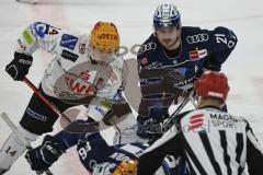 Im Bild: Ross Mauermann (Bremerhaven) Wayne Simpson (#21 ERCI)

