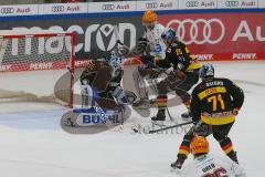 Penny DEL - Eishockey - Saison 2021/22 - ERC Ingolstadt - Fishtown Pinguin Bremerhaven -  Kevin Reich Torwart (#35 ERCI) - Leon Hüttl (#25 ERCI) - Justin Feser (#71 ERCI) - V. Markus #37 Bremerhaven - Foto: Jürgen Meyer