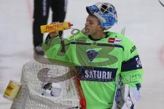 DEL - Eishockey - Saison 2020/21 - ERC Ingolstadt - Eisbären Berlin - Michael Garteig Torwart (#34 ERCI) trinkt aus der Flasche - Foto: Jürgen Meyer