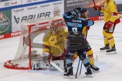 DEL; Playoffs; ERC Ingolstadt - DEG Düsseldorf; Tor Jubel Treffer Daniel Pietta (86 - ERC) Ausgleich in der letzten Sekunde des Spiels, 6:6, Torwart Henrik Haukeland (Nr.40 - DEG)