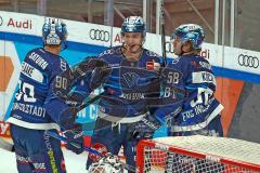 Penny DEL - Eishockey - Saison 2021/22 - ERC Ingolstadt - Eisbären Berlin - Der 2:4 Anschlusstreffer durch Koch Davis (#58 ERCI) - Jerome Flaake (#90 ERCI) - Samuel Soramies (#28 ERCI) -  jubel - Foto: Jürgen Meyer