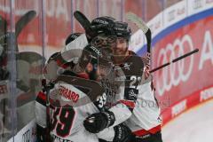 Penny DEL - Eishockey - Saison 2021/22 - ERC Ingolstadt - Kölner Haie - Der 2:4 Führungstreffer durch Marcel Barinka (#71 Köln) - Jubel - Pascal Zerressen (#27 Köln) - Landon Ferraro (#39 Köln) -  Foto: Stefan Bösl