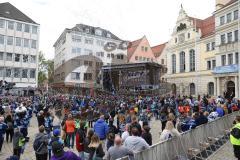 ERC Ingolstadt - Vizemeisterschaftsfeier am Rathausplatz - Saison 2022/2023 - U20 Mannschaft auf der Bühne - Foto: Meyer Jürgen