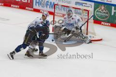 Penny DEL - Eishockey - Saison 2021/22 - ERC Ingolstadt - Schwenninger Wild Wings - Wayne Simpson (#21 ERCI) - Joacim Eriksson Torwart (#60 Schwenningen) - Colby Robak (#4 Schwenningen) -  Foto: Jürgen Meyer