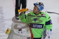 DEL - Eishockey - Saison 2020/21 - ERC Ingolstadt - Eisbären Berlin - Michael Garteig Torwart (#34 ERCI) trinkt aus der Flasche - Foto: Jürgen Meyer