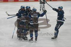 Penny DEL - Eishockey - Saison 2021/22 - ERC Ingolstadt - Krefeld Pinguine - Der 1:0 Führungstreffer durch Emil Quaas (#20 ERCI) - jubel - Brandon Defazio (#24 ERCI) -  Foto: Jürgen Meyer